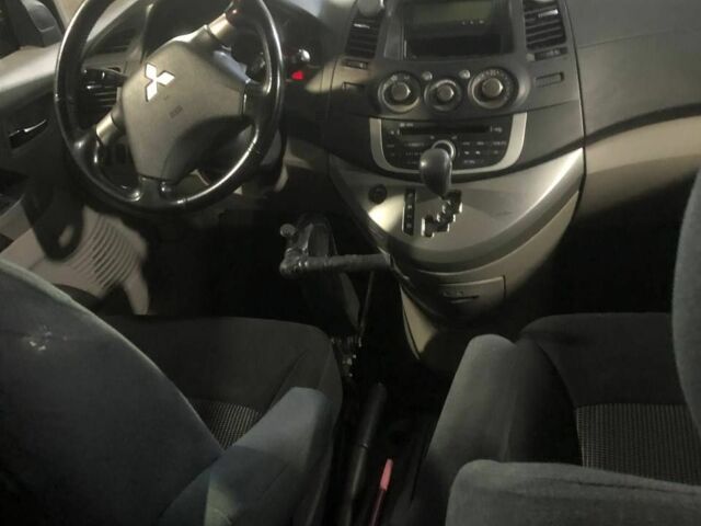 Синій Міцубісі Грандіс, об'ємом двигуна 2.4 л та пробігом 236 тис. км за 6999 $, фото 4 на Automoto.ua