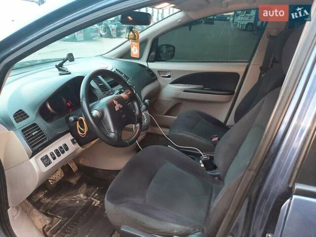 Синий Мицубиси Грандис, объемом двигателя 2.38 л и пробегом 221 тыс. км за 6700 $, фото 6 на Automoto.ua