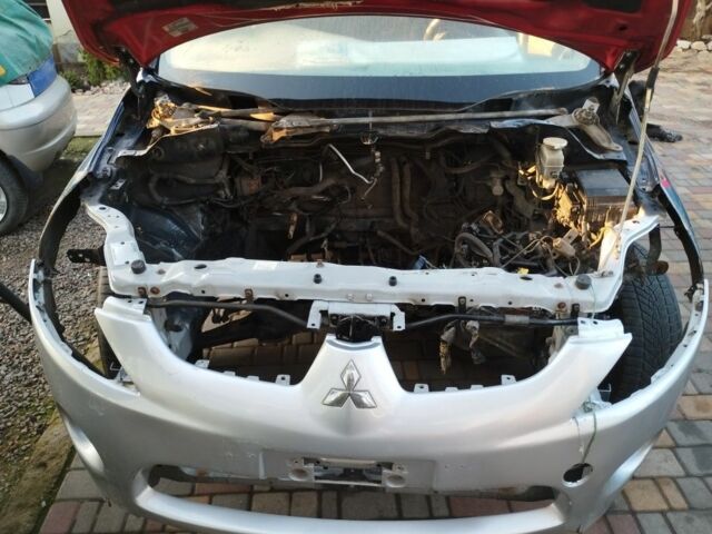 Синий Мицубиси Грандис, объемом двигателя 2.4 л и пробегом 280 тыс. км за 2700 $, фото 5 на Automoto.ua