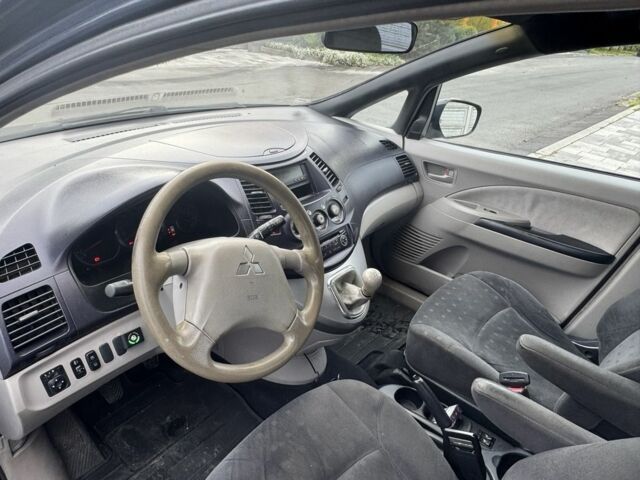 Мицубиси Грандис 2004 в Белой Церкве на Automoto.ua Синий Мицубиси Грандис, объемом двигателя 2.4 л и пробегом 396 тыс. км за 3999 $, фото 5 на Automoto.ua