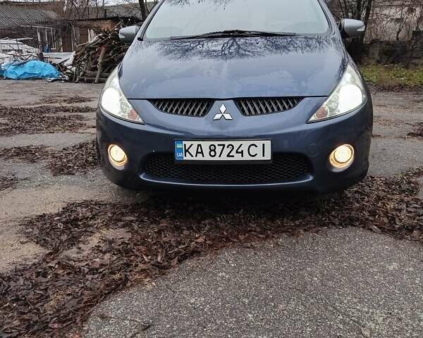 Синий Мицубиси Грандис, объемом двигателя 2.4 л и пробегом 300 тыс. км за 6000 $, фото 1 на Automoto.ua