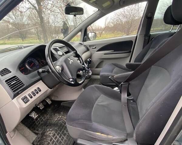 Зеленый Мицубиси Грандис, объемом двигателя 2 л и пробегом 254 тыс. км за 6500 $, фото 7 на Automoto.ua