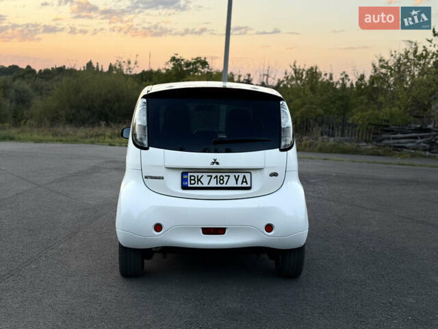 Белый Мицубиси И-Миев, объемом двигателя 0 л и пробегом 150 тыс. км за 3500 $, фото 5 на Automoto.ua