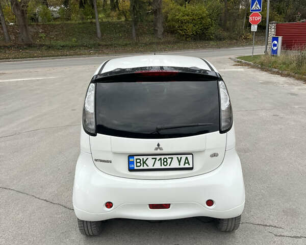 Белый Мицубиси И-Миев, объемом двигателя 0 л и пробегом 220 тыс. км за 3000 $, фото 8 на Automoto.ua