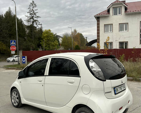 Белый Мицубиси И-Миев, объемом двигателя 0 л и пробегом 220 тыс. км за 3000 $, фото 3 на Automoto.ua