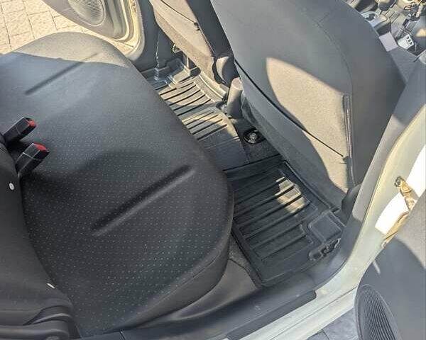 Білий Міцубісі І-Мієв, об'ємом двигуна 0 л та пробігом 122 тис. км за 4750 $, фото 15 на Automoto.ua