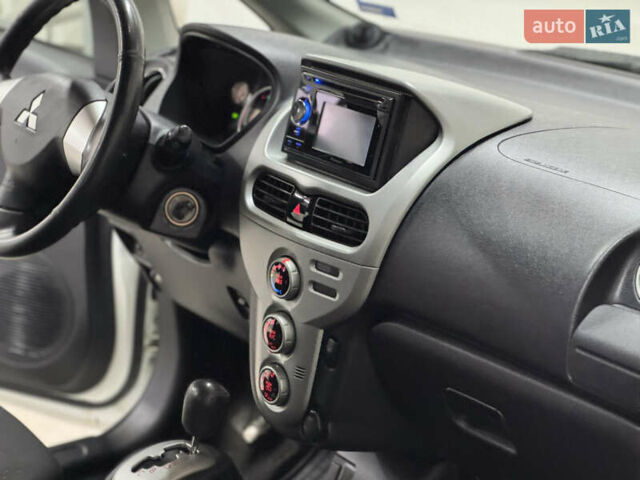 Белый Мицубиси И-Миев, объемом двигателя 0 л и пробегом 120 тыс. км за 3500 $, фото 22 на Automoto.ua