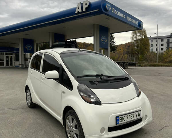 Белый Мицубиси И-Миев, объемом двигателя 0 л и пробегом 220 тыс. км за 3000 $, фото 1 на Automoto.ua