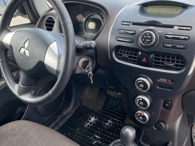 Белый Мицубиси И-Миев, объемом двигателя 0 л и пробегом 100 тыс. км за 4600 $, фото 6 на Automoto.ua