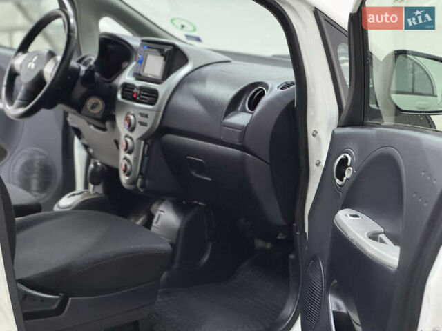 Белый Мицубиси И-Миев, объемом двигателя 0 л и пробегом 120 тыс. км за 3500 $, фото 24 на Automoto.ua