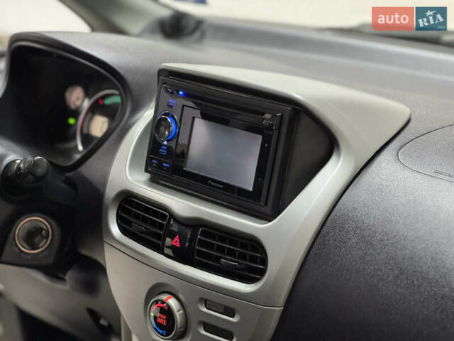 Белый Мицубиси И-Миев, объемом двигателя 0 л и пробегом 120 тыс. км за 3500 $, фото 28 на Automoto.ua