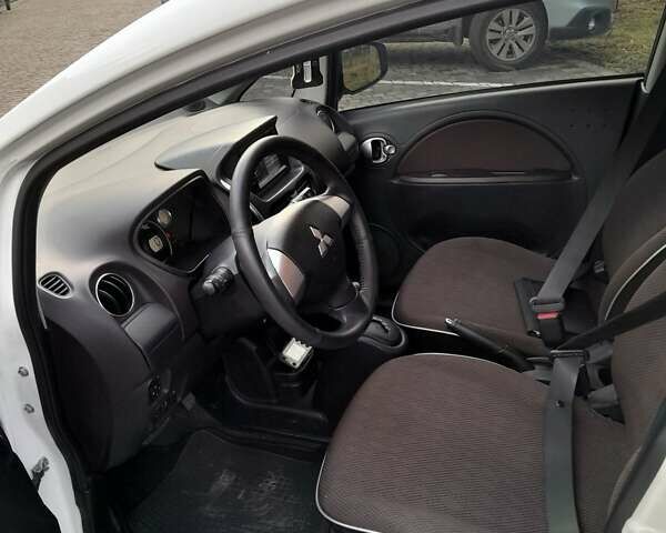 Белый Мицубиси И-Миев, объемом двигателя 0 л и пробегом 95 тыс. км за 4400 $, фото 13 на Automoto.ua