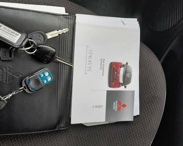 Белый Мицубиси И-Миев, объемом двигателя 0 л и пробегом 95 тыс. км за 4400 $, фото 24 на Automoto.ua