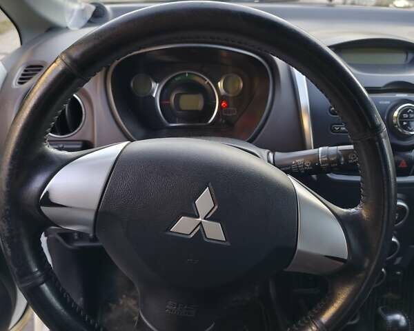 Белый Мицубиси И-Миев, объемом двигателя 0 л и пробегом 97 тыс. км за 3500 $, фото 2 на Automoto.ua