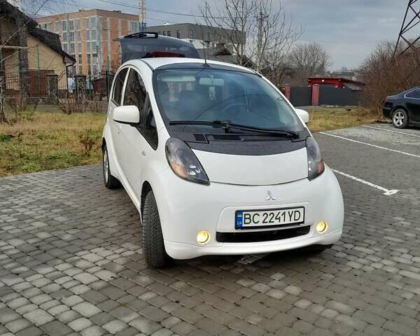 Белый Мицубиси И-Миев, объемом двигателя 0 л и пробегом 95 тыс. км за 4400 $, фото 2 на Automoto.ua