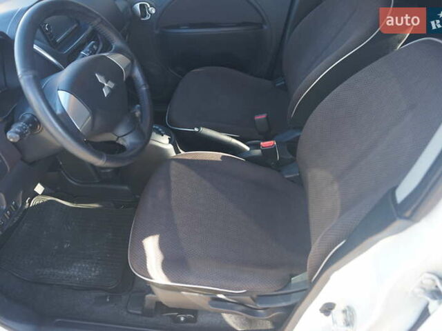 Білий Міцубісі І-Мієв, об'ємом двигуна 0 л та пробігом 93 тис. км за 3777 $, фото 27 на Automoto.ua