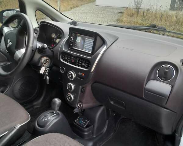 Белый Мицубиси И-Миев, объемом двигателя 0 л и пробегом 95 тыс. км за 4400 $, фото 19 на Automoto.ua