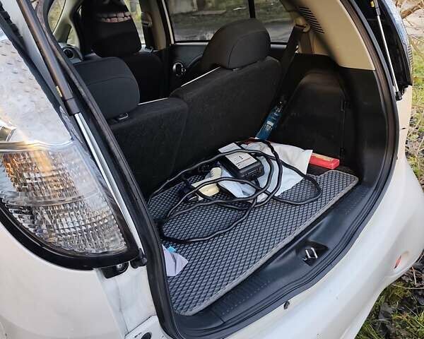 Белый Мицубиси И-Миев, объемом двигателя 0 л и пробегом 97 тыс. км за 3500 $, фото 3 на Automoto.ua