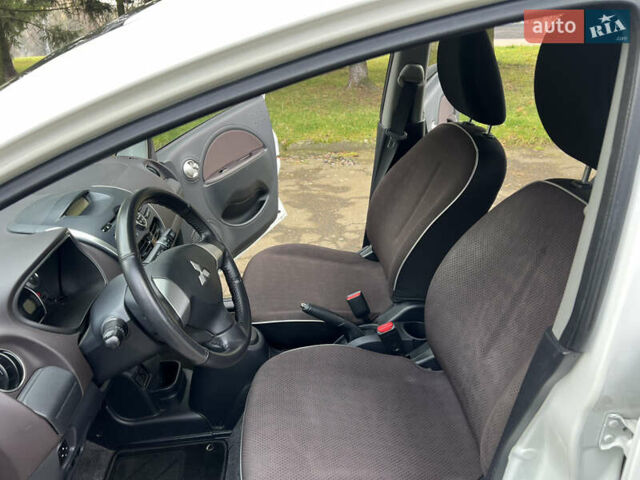 Белый Мицубиси И-Миев, объемом двигателя 0 л и пробегом 59 тыс. км за 4750 $, фото 25 на Automoto.ua