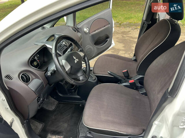 Белый Мицубиси И-Миев, объемом двигателя 0 л и пробегом 59 тыс. км за 4750 $, фото 24 на Automoto.ua