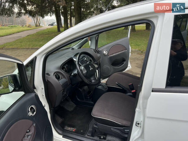 Белый Мицубиси И-Миев, объемом двигателя 0 л и пробегом 59 тыс. км за 4750 $, фото 26 на Automoto.ua