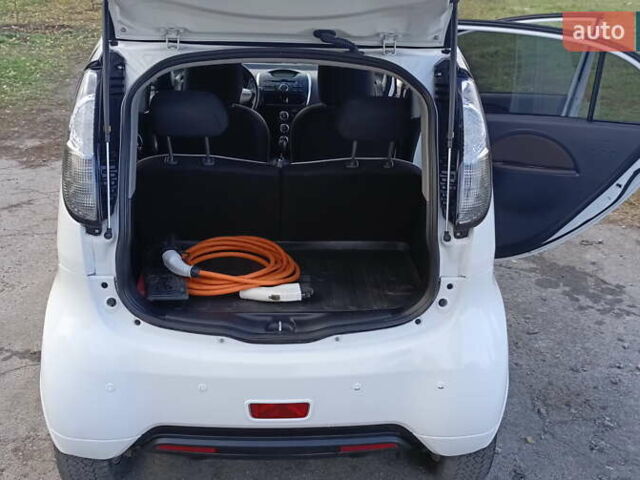 Белый Мицубиси И-Миев, объемом двигателя 0 л и пробегом 94 тыс. км за 4400 $, фото 12 на Automoto.ua