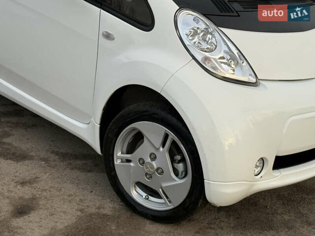 Белый Мицубиси И-Миев, объемом двигателя 0 л и пробегом 57 тыс. км за 4750 $, фото 4 на Automoto.ua