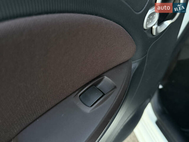 Белый Мицубиси И-Миев, объемом двигателя 0 л и пробегом 57 тыс. км за 4750 $, фото 43 на Automoto.ua