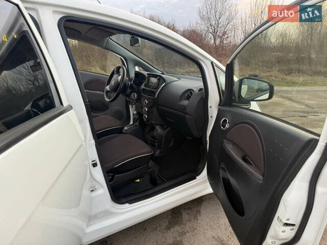 Белый Мицубиси И-Миев, объемом двигателя 0 л и пробегом 57 тыс. км за 4750 $, фото 27 на Automoto.ua