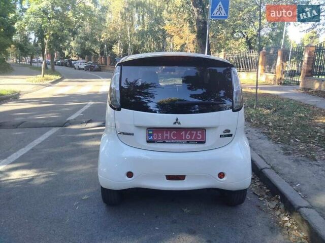 Белый Мицубиси И-Миев, объемом двигателя 0 л и пробегом 77 тыс. км за 5599 $, фото 7 на Automoto.ua