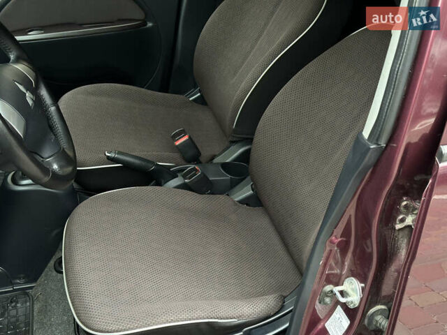 Фіолетовий Міцубісі І-Мієв, об'ємом двигуна 0 л та пробігом 89 тис. км за 4900 $, фото 16 на Automoto.ua