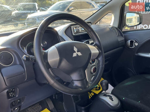 Красный Мицубиси И-Миев, объемом двигателя 0 л и пробегом 84 тыс. км за 4400 $, фото 11 на Automoto.ua