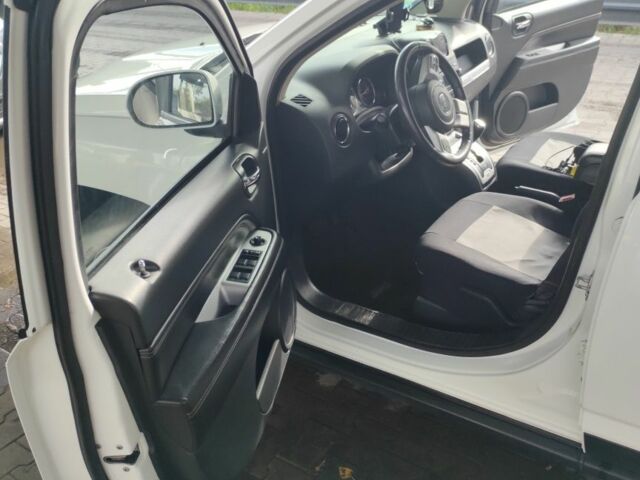 Білий Міцубісі Джип, об'ємом двигуна 2.4 л та пробігом 153 тис. км за 10200 $, фото 7 на Automoto.ua