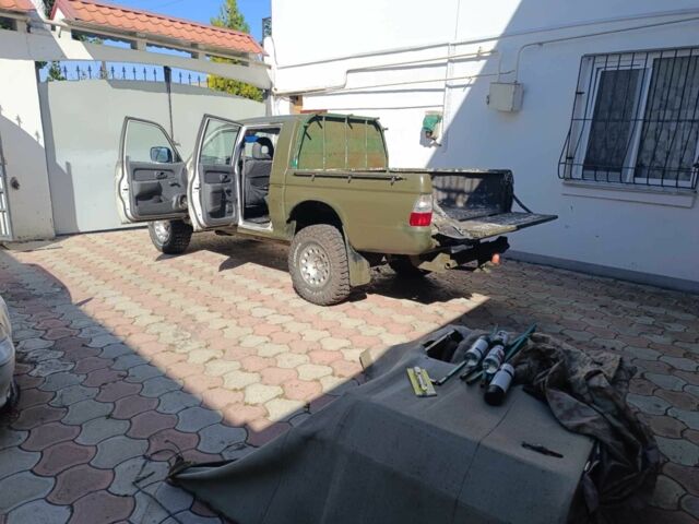 Белый Мицубиси Л 200, объемом двигателя 2.5 л и пробегом 275 тыс. км за 4700 $, фото 17 на Automoto.ua