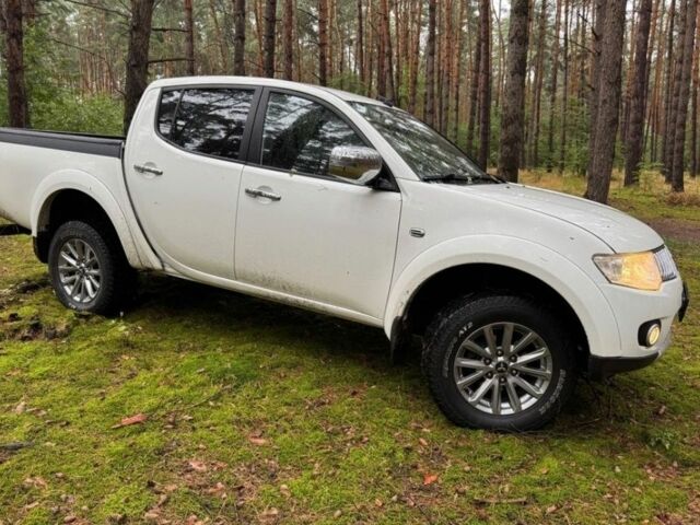 Білий Міцубісі Л 200, об'ємом двигуна 2.5 л та пробігом 257 тис. км за 4250 $, фото 3 на Automoto.ua