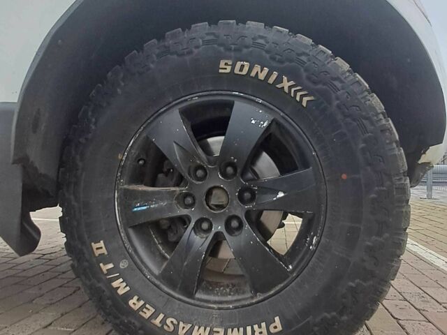 Белый Мицубиси Л 200, объемом двигателя 2.5 л и пробегом 178 тыс. км за 5000 $, фото 1 на Automoto.ua