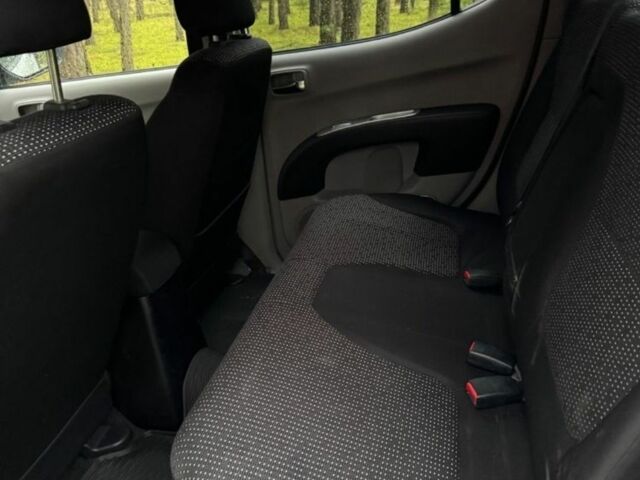 Белый Мицубиси Л 200, объемом двигателя 2.5 л и пробегом 267 тыс. км за 4000 $, фото 8 на Automoto.ua