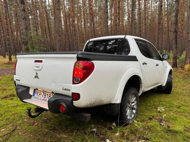 Белый Мицубиси Л 200, объемом двигателя 2.5 л и пробегом 267 тыс. км за 4000 $, фото 4 на Automoto.ua