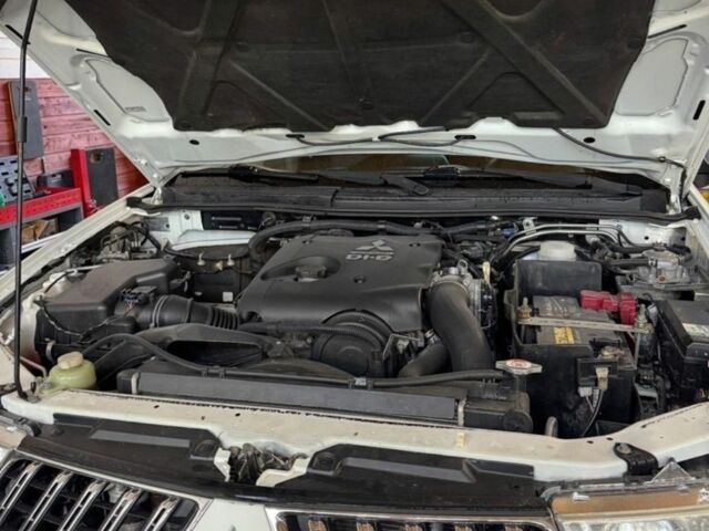 Белый Мицубиси Л 200, объемом двигателя 2.5 л и пробегом 267 тыс. км за 4000 $, фото 6 на Automoto.ua