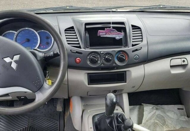 Білий Міцубісі Л 200, об'ємом двигуна 2.5 л та пробігом 115 тис. км за 6380 $, фото 4 на Automoto.ua