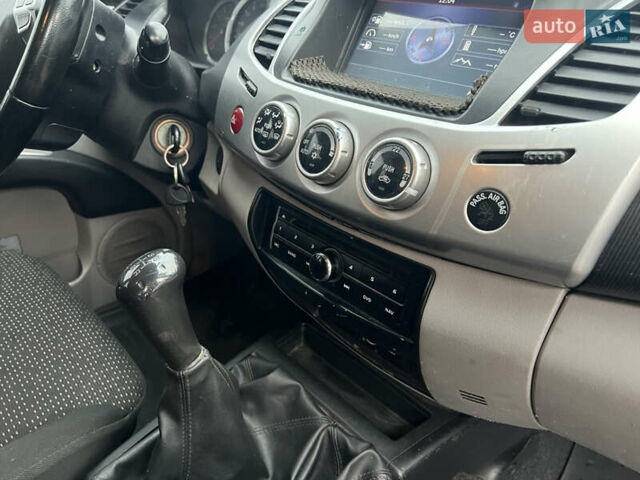 Білий Міцубісі Л 200, об'ємом двигуна 2.48 л та пробігом 324 тис. км за 13000 $, фото 17 на Automoto.ua