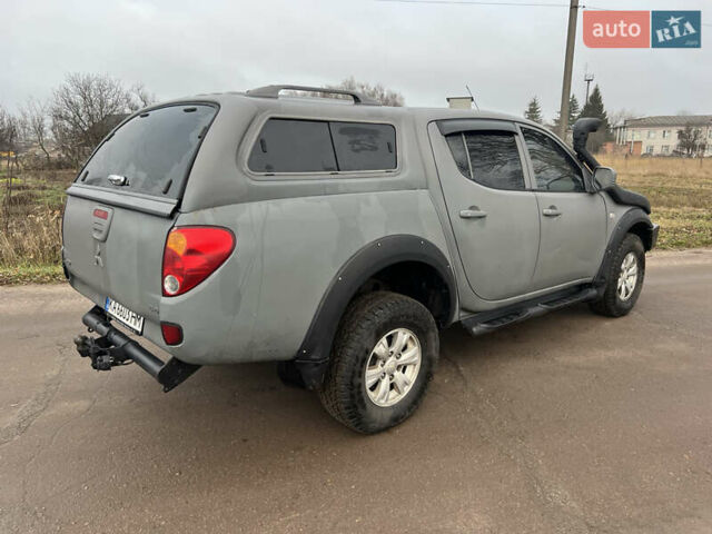 Білий Міцубісі Л 200, об'ємом двигуна 2.48 л та пробігом 324 тис. км за 13000 $, фото 4 на Automoto.ua