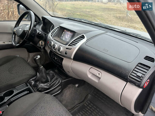 Білий Міцубісі Л 200, об'ємом двигуна 2.48 л та пробігом 324 тис. км за 13000 $, фото 15 на Automoto.ua