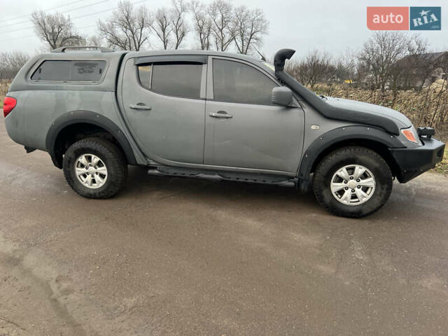 Білий Міцубісі Л 200, об'ємом двигуна 2.48 л та пробігом 324 тис. км за 13000 $, фото 3 на Automoto.ua