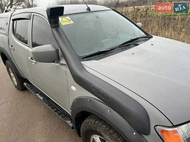 Білий Міцубісі Л 200, об'ємом двигуна 2.48 л та пробігом 324 тис. км за 13000 $, фото 10 на Automoto.ua