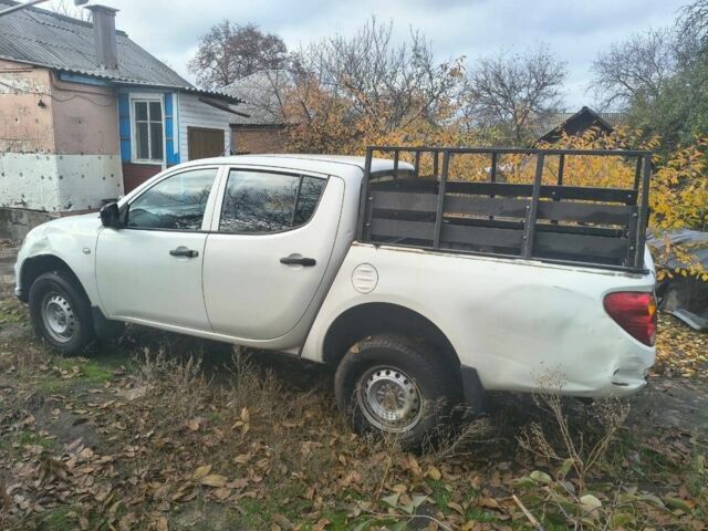 Белый Мицубиси Л 200, объемом двигателя 2.5 л и пробегом 134 тыс. км за 7200 $, фото 2 на Automoto.ua