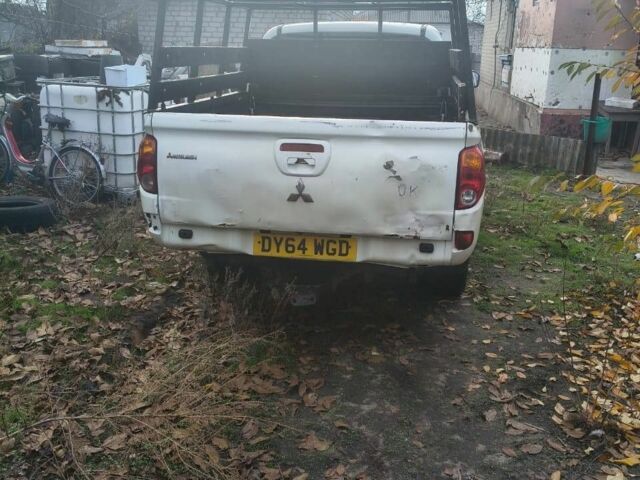 Белый Мицубиси Л 200, объемом двигателя 2.5 л и пробегом 134 тыс. км за 7200 $, фото 1 на Automoto.ua