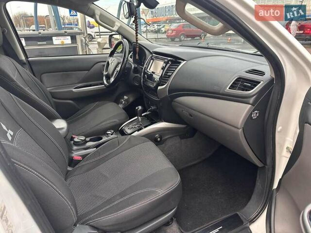 Міцубісі Л 200 2017 у Борисполе на Automoto.ua Білий Міцубісі Л 200, об'ємом двигуна 2.44 л та пробігом 265 тис. км за 22500 $, фото 3 на Automoto.ua