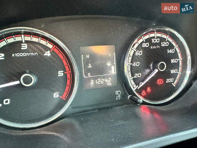 Белый Мицубиси Л 200, объемом двигателя 2.44 л и пробегом 312 тыс. км за 25000 $, фото 11 на Automoto.ua
