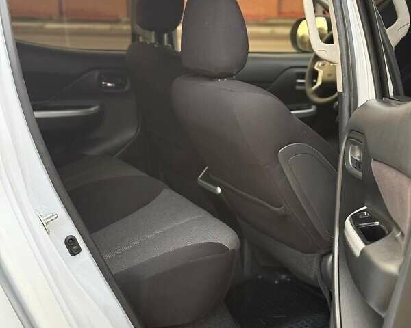 Белый Мицубиси Л 200, объемом двигателя 2.44 л и пробегом 60 тыс. км за 28500 $, фото 19 на Automoto.ua